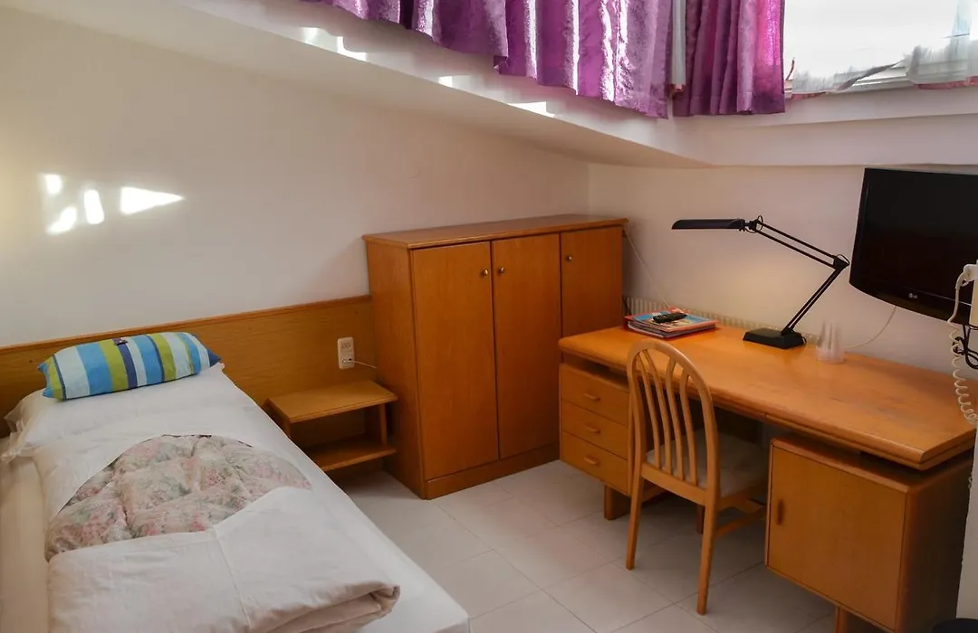 Hotel Helga-1
